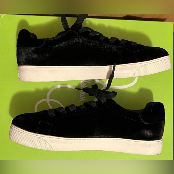 Circus Sam Edelman Caprice Velvet Sneaker - Picture 9 of 11